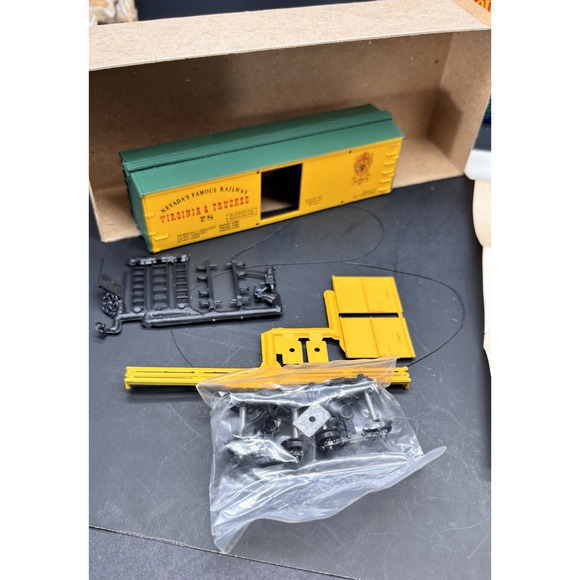 Roundhouse HO Gauge 36' Box Car Virginia & Truckee Nevada Railway w/Original box - Picture 7 of 16